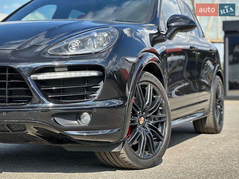Внедорожник / Кроссовер Porsche Cayenne 2014 в Киеве
