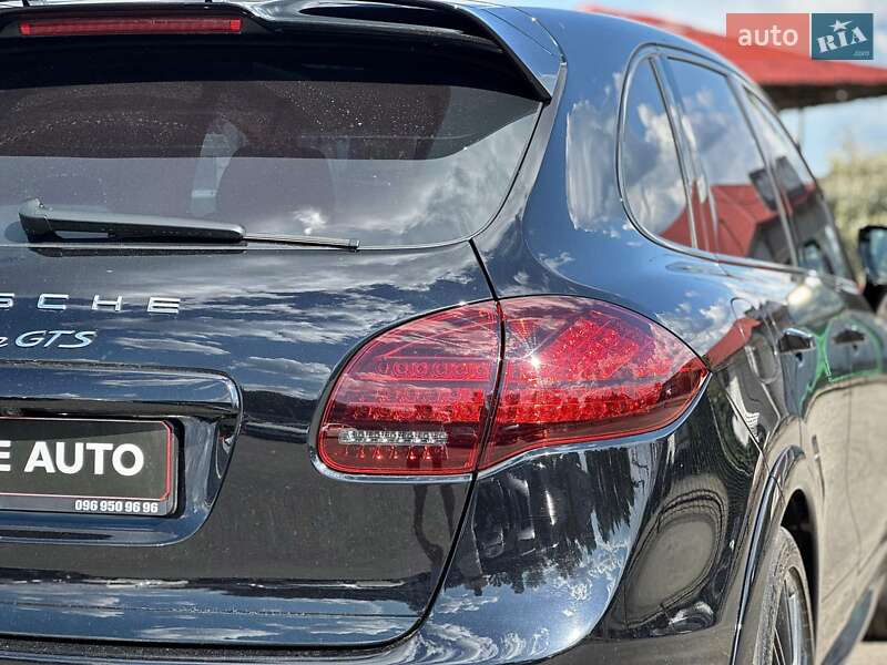 Внедорожник / Кроссовер Porsche Cayenne 2014 в Киеве