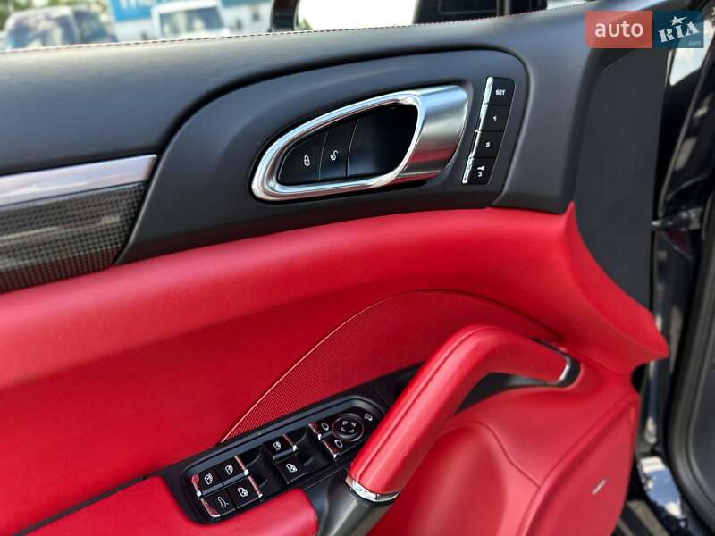 Внедорожник / Кроссовер Porsche Cayenne 2014 в Киеве