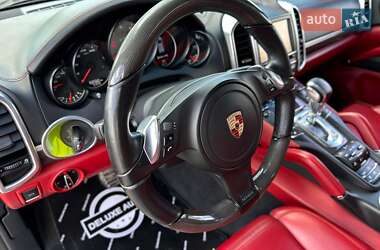 Внедорожник / Кроссовер Porsche Cayenne 2014 в 