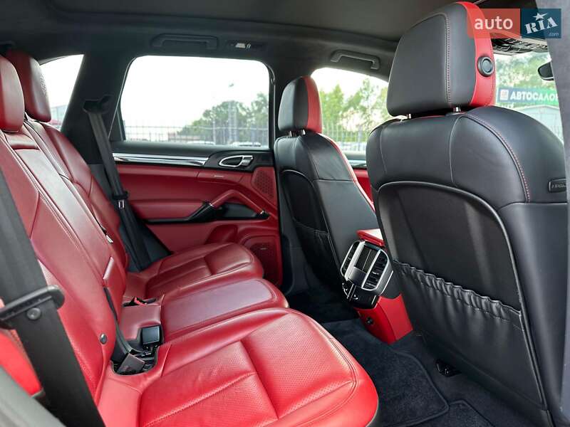 Внедорожник / Кроссовер Porsche Cayenne 2014 в Киеве