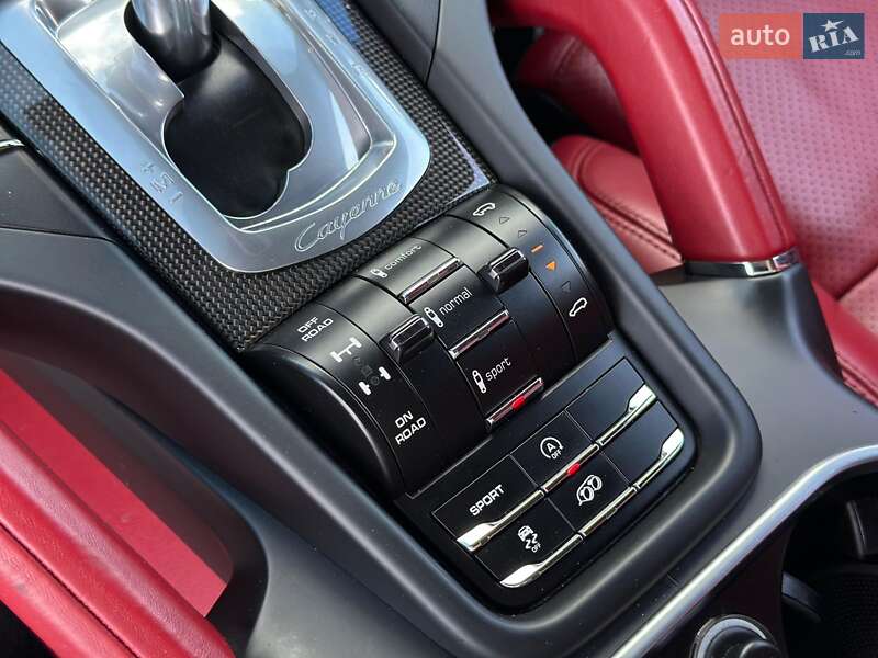Внедорожник / Кроссовер Porsche Cayenne 2014 в Киеве