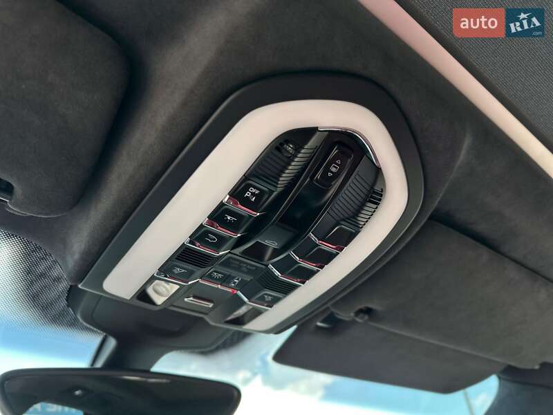 Внедорожник / Кроссовер Porsche Cayenne 2014 в Киеве