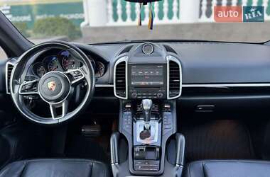 Внедорожник / Кроссовер Porsche Cayenne 2017 в 