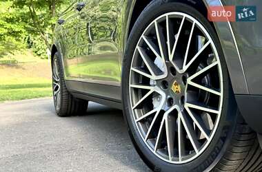 Позашляховик / Кросовер Porsche Cayenne 2019 в 