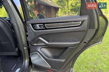 Позашляховик / Кросовер Porsche Cayenne 2019 в 
