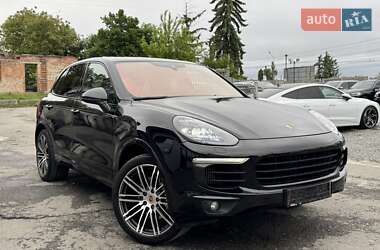 Внедорожник / Кроссовер Porsche Cayenne 2015 в 