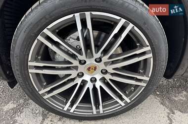 Внедорожник / Кроссовер Porsche Cayenne 2015 в 