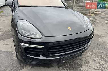 Внедорожник / Кроссовер Porsche Cayenne 2015 в 