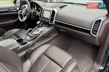 Внедорожник / Кроссовер Porsche Cayenne 2015 в 