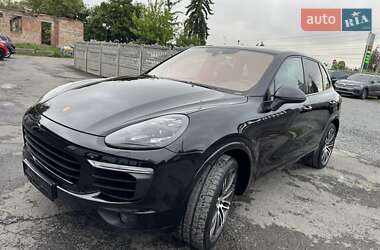 Внедорожник / Кроссовер Porsche Cayenne 2015 в 