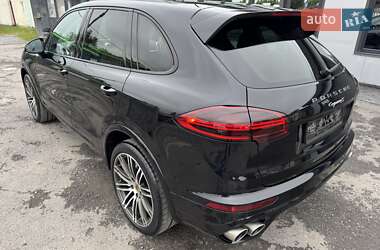 Внедорожник / Кроссовер Porsche Cayenne 2015 в 