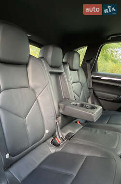 Внедорожник / Кроссовер Porsche Cayenne 2010 в 