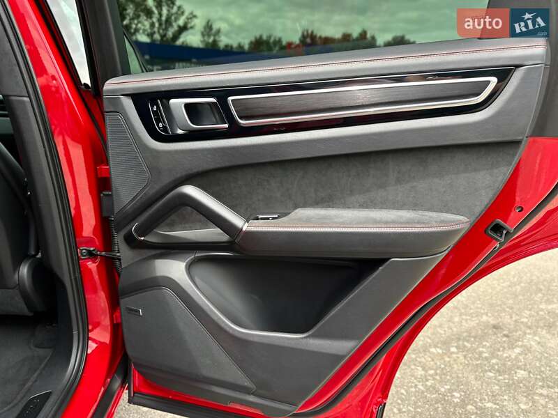 Позашляховик / Кросовер Porsche Cayenne 2021 в Києві