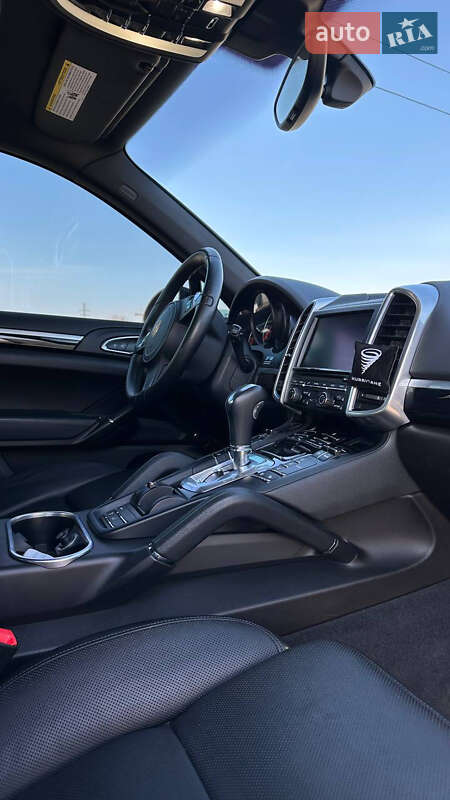 Внедорожник / Кроссовер Porsche Cayenne 2012 в Ирпене