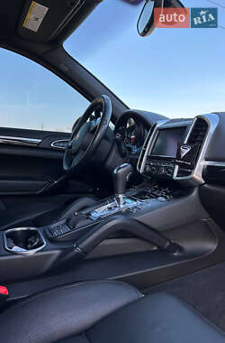 Позашляховик / Кросовер Porsche Cayenne 2012 в 