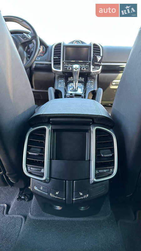 Внедорожник / Кроссовер Porsche Cayenne 2012 в Ирпене