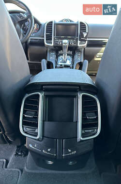 Позашляховик / Кросовер Porsche Cayenne 2012 в 