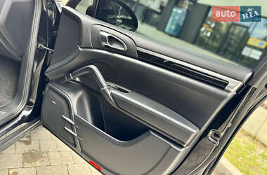 Внедорожник / Кроссовер Porsche Cayenne 2011 в 