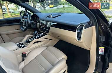 Внедорожник / Кроссовер Porsche Cayenne 2020 в 