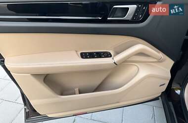 Внедорожник / Кроссовер Porsche Cayenne 2020 в 