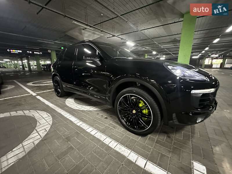 Позашляховик / Кросовер Porsche Cayenne 2015 в Києві