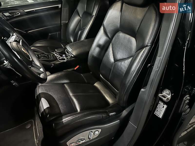 Позашляховик / Кросовер Porsche Cayenne 2015 в Києві