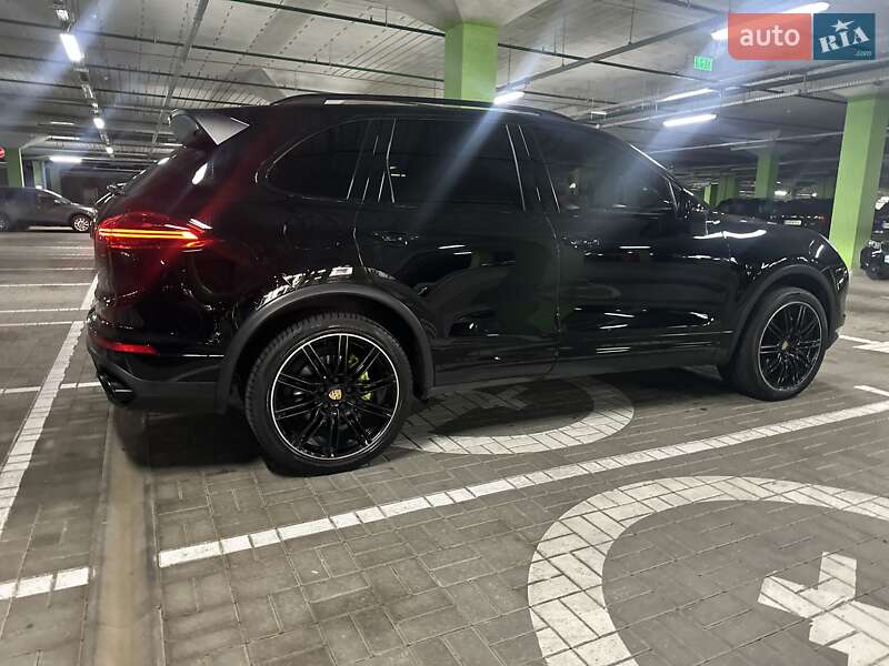 Позашляховик / Кросовер Porsche Cayenne 2015 в Києві