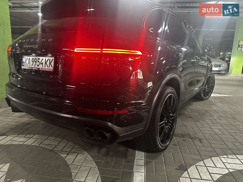 Позашляховик / Кросовер Porsche Cayenne 2015 в Києві