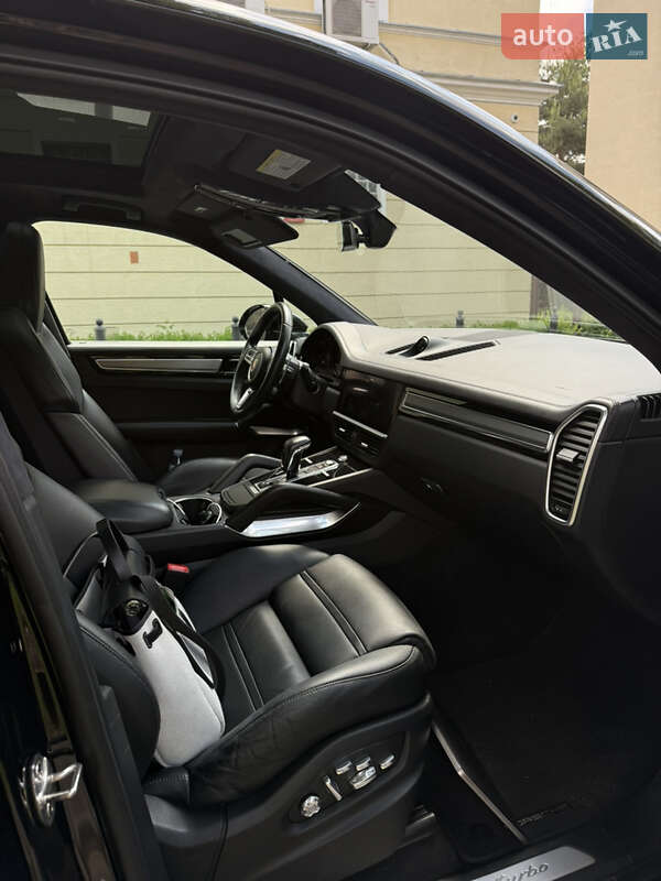 Внедорожник / Кроссовер Porsche Cayenne 2021 в Киеве