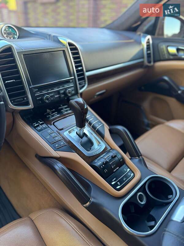 Внедорожник / Кроссовер Porsche Cayenne 2013 в Коростене
