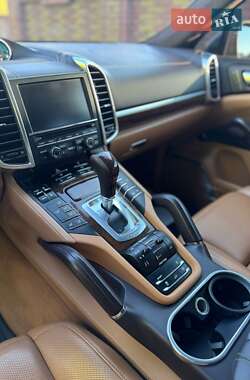 Внедорожник / Кроссовер Porsche Cayenne 2013 в 