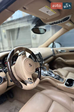 Внедорожник / Кроссовер Porsche Cayenne 2013 в 