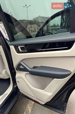 Внедорожник / Кроссовер Porsche Cayenne 2019 в 