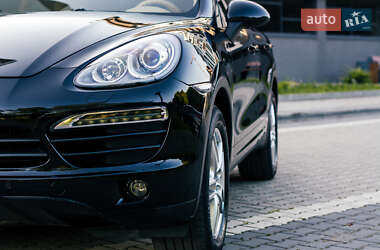 Позашляховик / Кросовер Porsche Cayenne 2012 в 