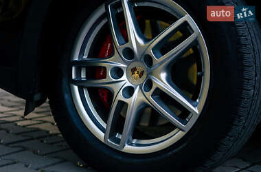 Позашляховик / Кросовер Porsche Cayenne 2012 в 