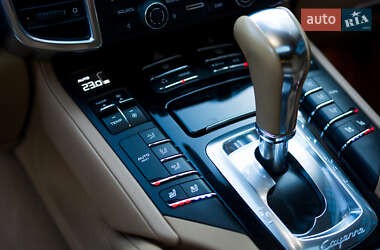Позашляховик / Кросовер Porsche Cayenne 2012 в 