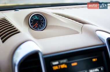 Позашляховик / Кросовер Porsche Cayenne 2012 в 