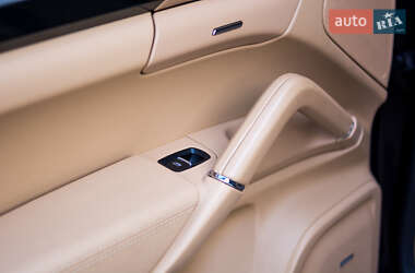 Позашляховик / Кросовер Porsche Cayenne 2012 в 