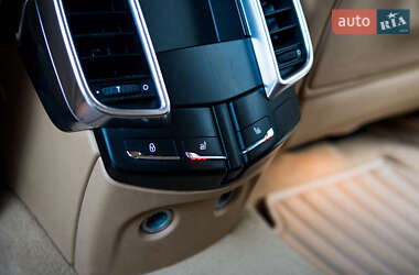 Позашляховик / Кросовер Porsche Cayenne 2012 в 