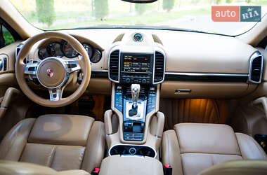Позашляховик / Кросовер Porsche Cayenne 2012 в 