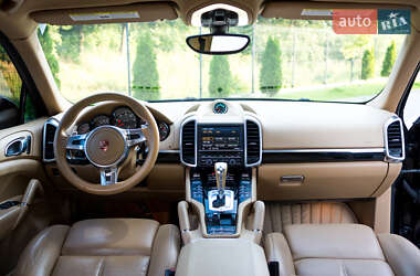 Позашляховик / Кросовер Porsche Cayenne 2012 в 