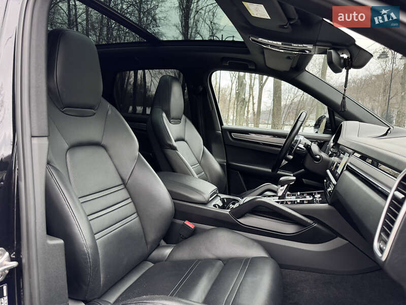 Позашляховик / Кросовер Porsche Cayenne 2017 в Києві