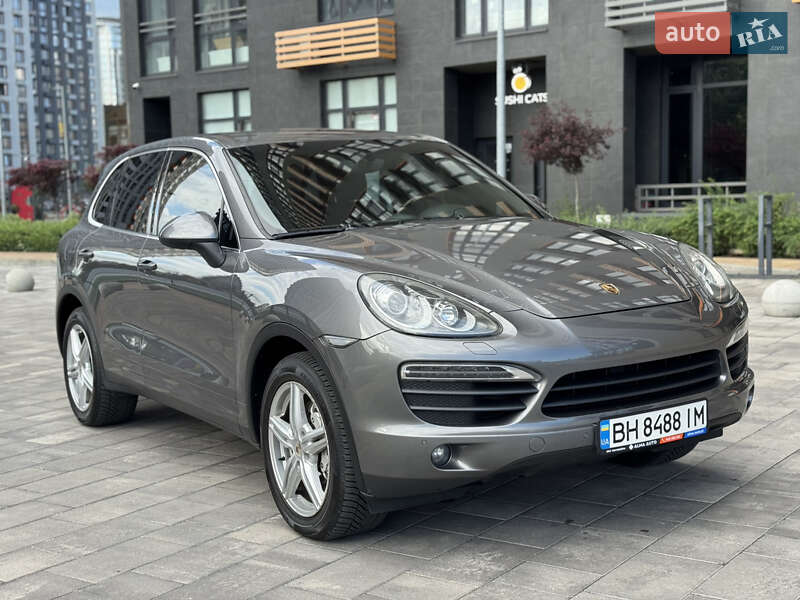 Внедорожник / Кроссовер Porsche Cayenne 2012 в 