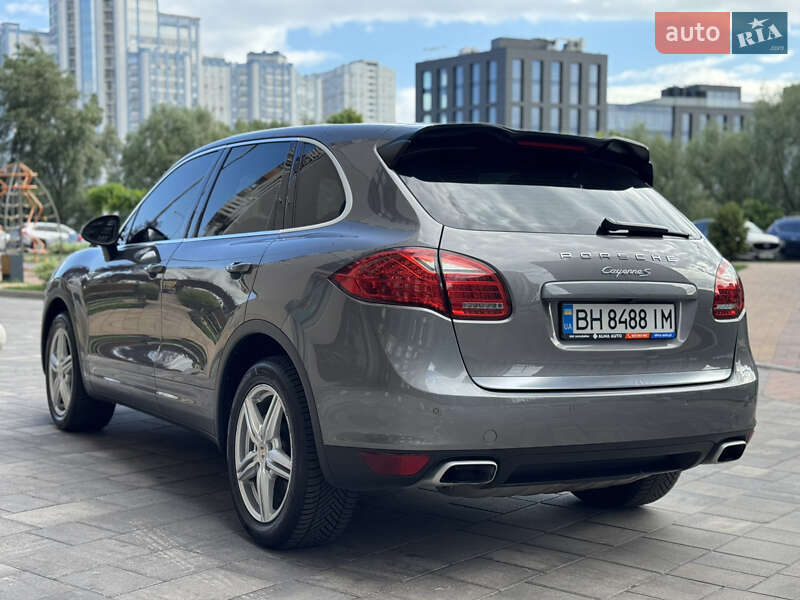 Внедорожник / Кроссовер Porsche Cayenne 2012 в Киеве