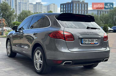 Внедорожник / Кроссовер Porsche Cayenne 2012 в 