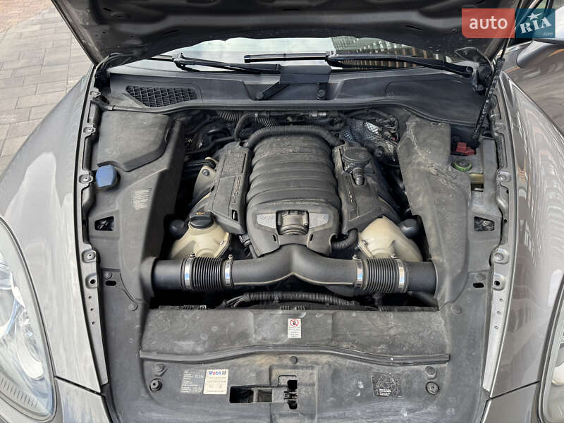 Внедорожник / Кроссовер Porsche Cayenne 2012 в Киеве