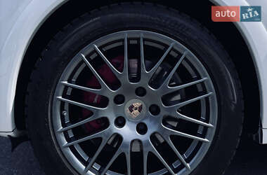 Внедорожник / Кроссовер Porsche Cayenne 2013 в 