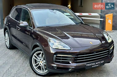 Внедорожник / Кроссовер Porsche Cayenne 2018 в 