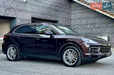 Внедорожник / Кроссовер Porsche Cayenne 2018 в 